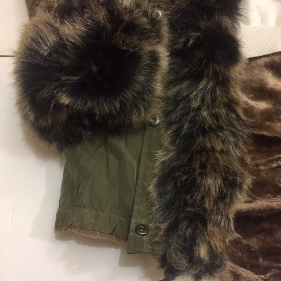 🛑SOLD🛑🌹HP🌹Sz S Warm Fur Lined Winter Parka - Picture 3 of 7